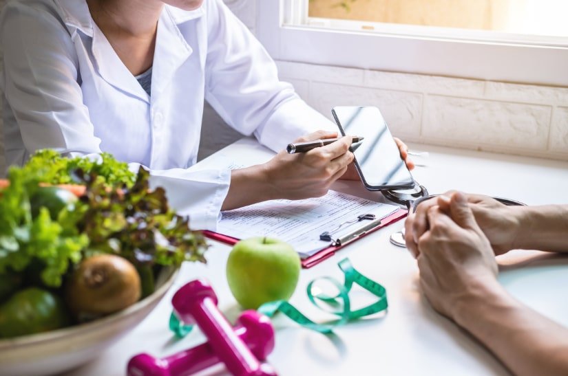 A dietician recommending a diet